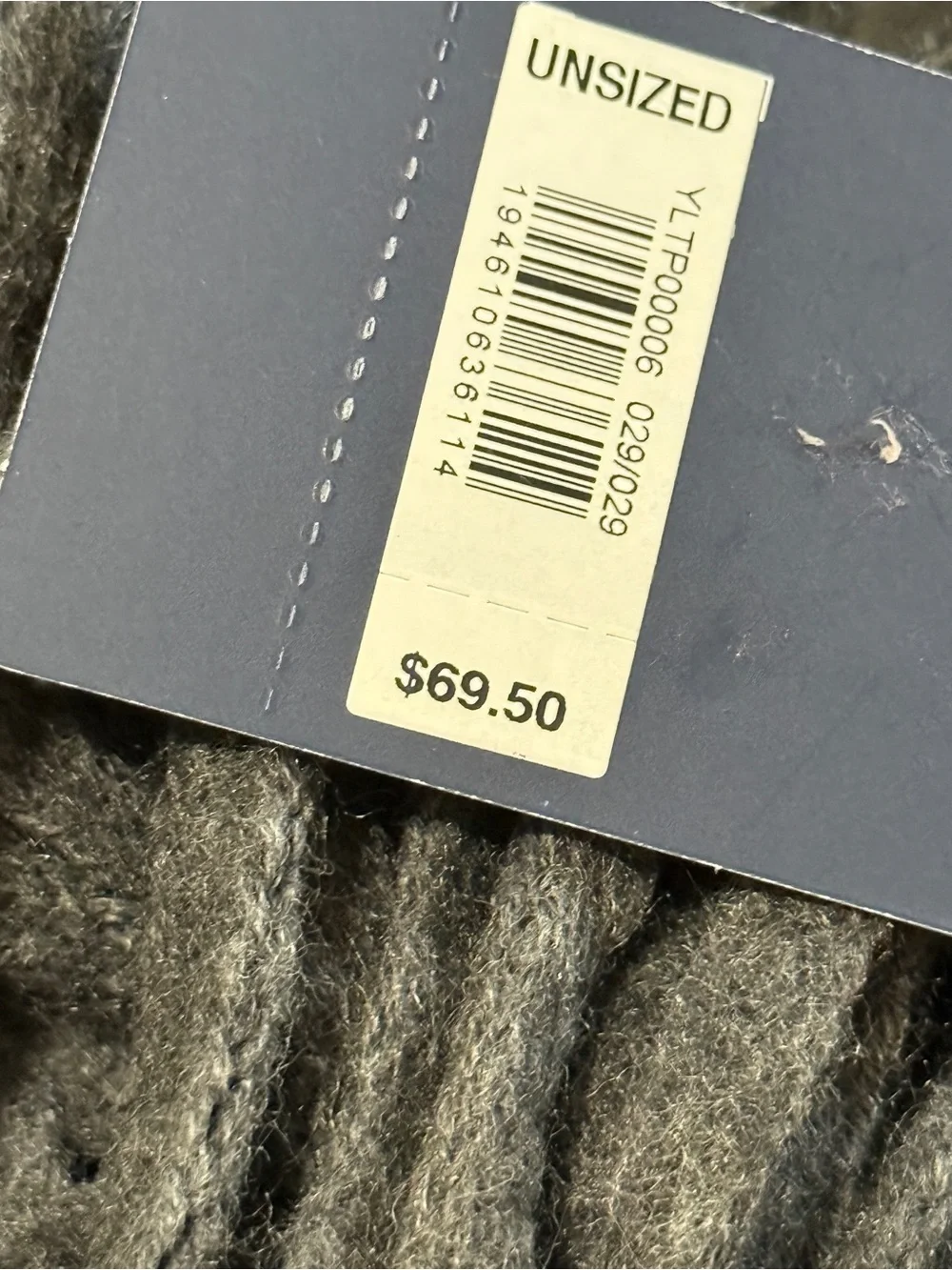 Lucky Gray Women's Cashmere-Blend Wrap Scarf. NWT.